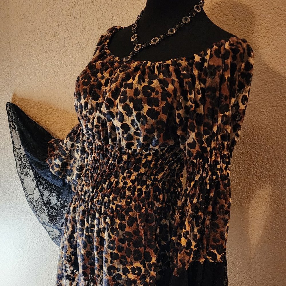 Combining feminine western chic designs with a bohemian vintage appeal,